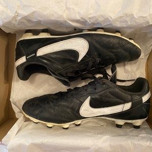 The Nike Premier III FG (Women's 9/Men's 7.5) Soccer Cleats